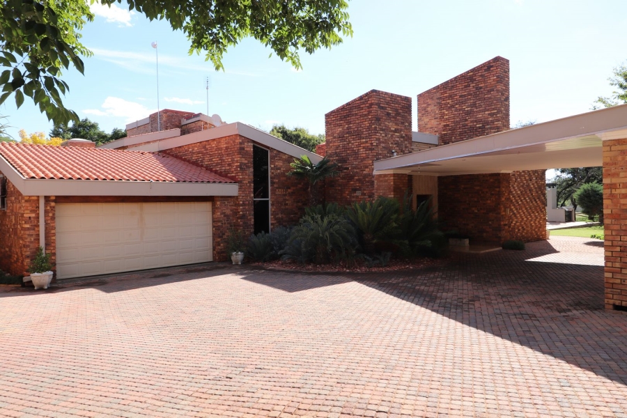4 Bedroom Property for Sale in Wilkoppies North West